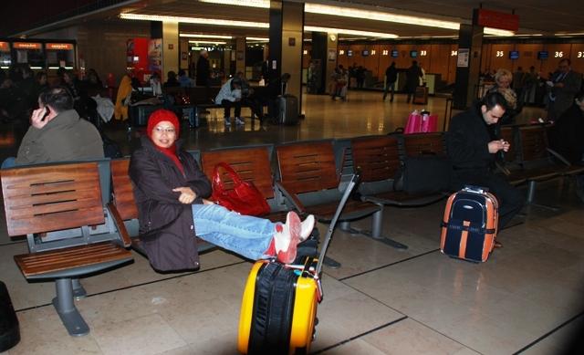 waiting for chekin counter to open at Orly Airport 