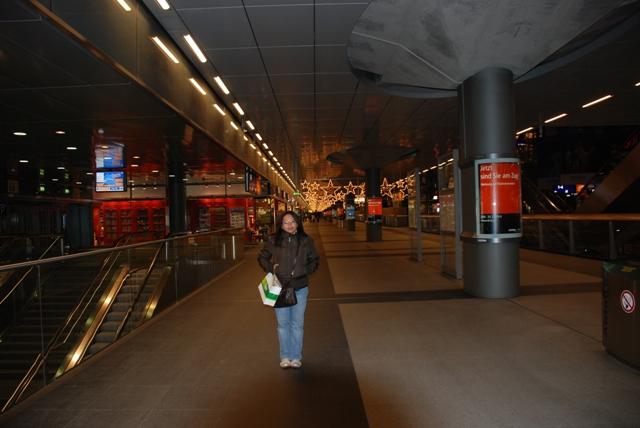 going to a superette to buy some food supplies 10pm at night in central Berlin