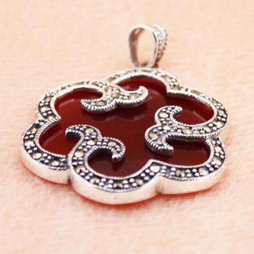 Photo by yalingjewelry