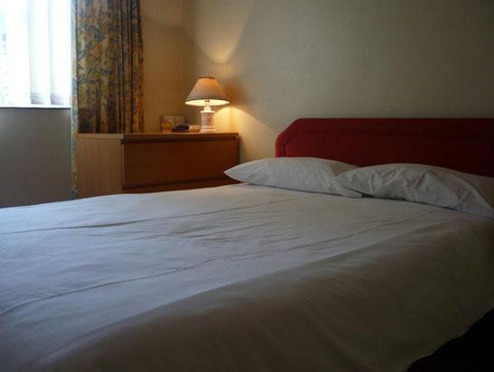Double and twin beds
